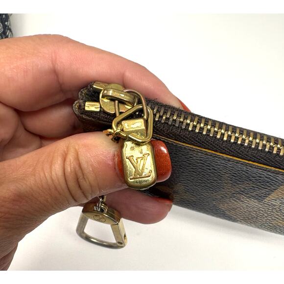 Super Rare Louis Vuitton Bellboy Coin Case Monogram Keyring LV - Picture 7 of 9